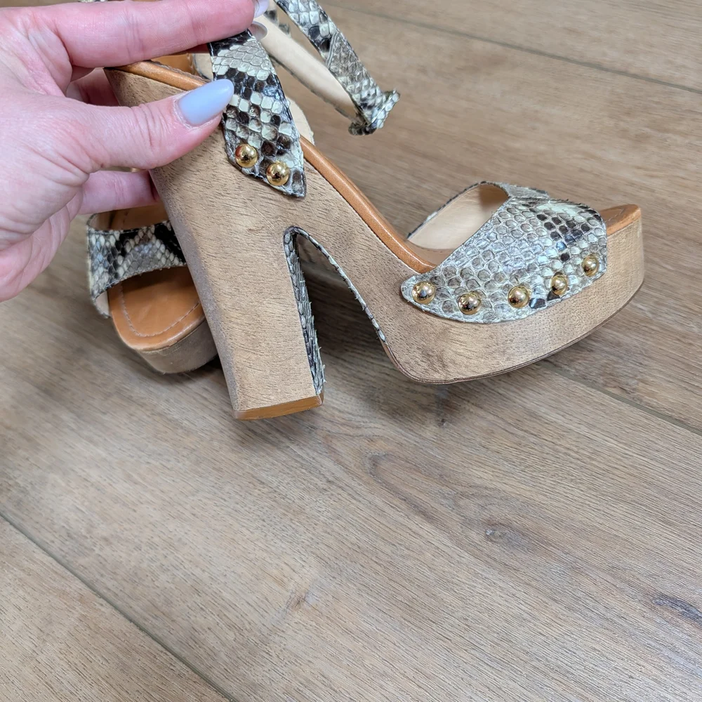 Alexandre Birman Taupe Snake-Print Platform Sandals with Gold Studs - Picture 2 of 8